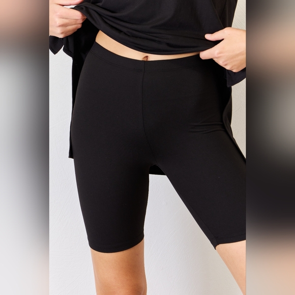 Zenana Full Size V-Neck Short Sleeve Slit T-Shirt and Shorts Set - Picture 10 of 12